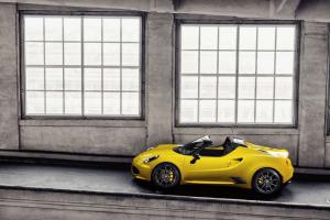 2015 Alfa Romeo 4C Spider US)