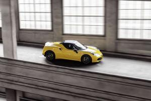2015 Alfa Romeo 4C Spider US)