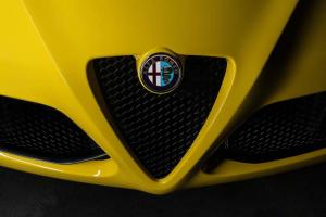 2015 Alfa Romeo 4C Spider US)