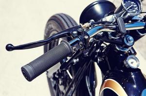 1988 Yamaha SR400 by Salty Speed Co