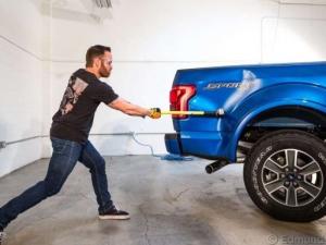 Ford F-150 прошел проверку на прочность кувалдой