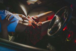 Все девчонки любят спортивные автомобили