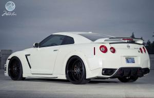 2014 Nissan GT-R by Wald on Modulare Wheels