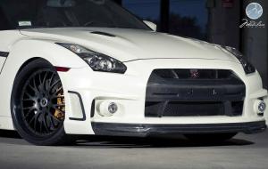 2014 Nissan GT-R by Wald on Modulare Wheels