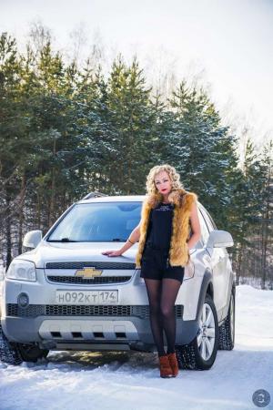 Обворожительная блондинка и ее Chevrolet Captiva