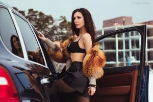 Зажигательная девушки и Porsche