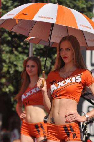 Девушки паддока Maxxis