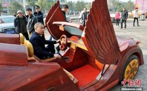 Деревянный автомобиль-дракон