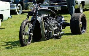 Монстр-трайк с двигателем V8