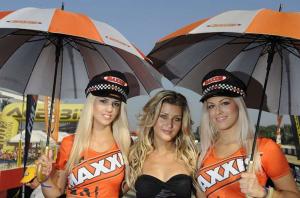Девушки паддока Maxxis