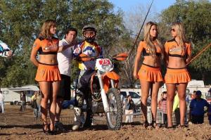 Девушки паддока Maxxis