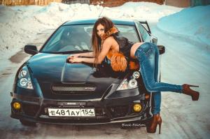 Очаровательная девушка в зимний период