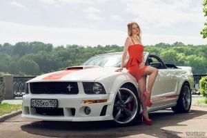 Ford Mustang Roush & Girl