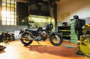 2015 Moto Guzzi V7 II Officine Rossopuro