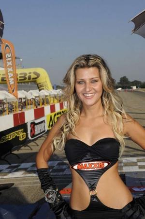 Девушки паддока Maxxis