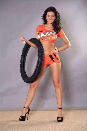 Девушки паддока Maxxis