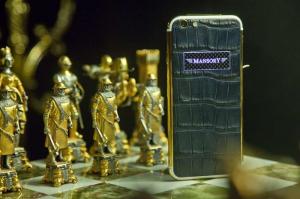 Примеры эксклюзивных чехлов для iPhone от Mansory