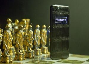 Примеры эксклюзивных чехлов для iPhone от Mansory
