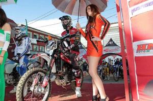 Девушки паддока Maxxis