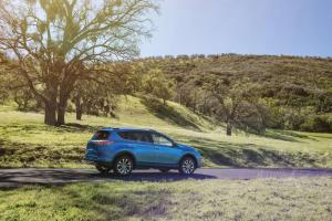 2015 Toyota RAV4 Hybrid US)