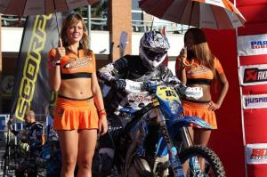 Девушки паддока Maxxis