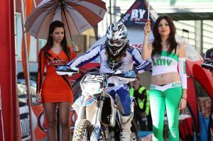 Девушки паддока Maxxis