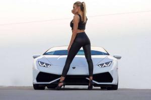 Что же ей делать с этой Lamborghini