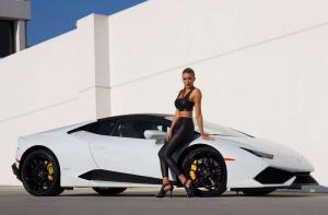 Что же ей делать с этой Lamborghini