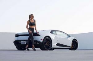Что же ей делать с этой Lamborghini