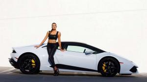 Что же ей делать с этой Lamborghini
