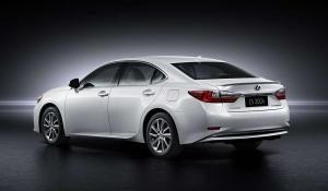 2015 Lexus ES300h