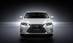 2015 Lexus ES300h
