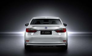 2015 Lexus ES300h