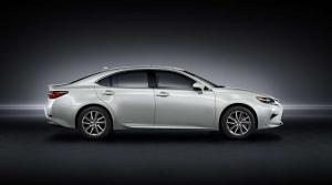 2015 Lexus ES300h