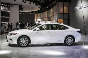2015 Lexus ES300h