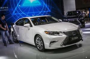 2015 Lexus ES300h