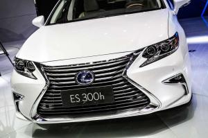 2015 Lexus ES300h