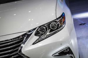 2015 Lexus ES300h