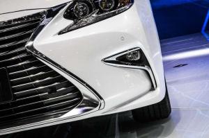 2015 Lexus ES300h
