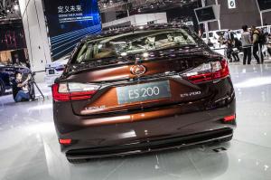 2015 Lexus ES200