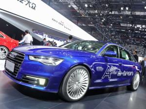 На автосалон в Шанхае приехала длинная Audi