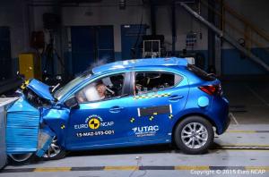 Краш-тест Mazda2 2015 года