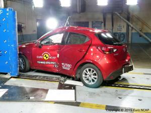 Краш-тест Mazda2 2015 года