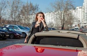 Как же классно смотрится девушка в кабриолете