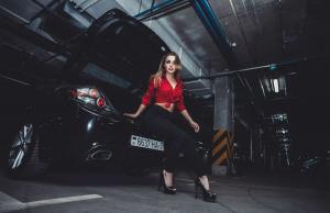 Кажется у нее сломался автомобиль!