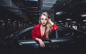 Кажется у нее сломался автомобиль!