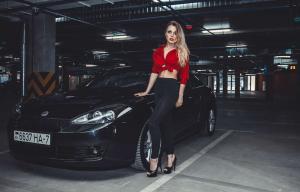 Кажется у нее сломался автомобиль!