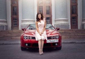 Страстная Alfa Romeo и милая девушка