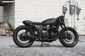 Honda CB750: максимально темный кафе рейсер