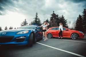 Красотки и яркие автомобили